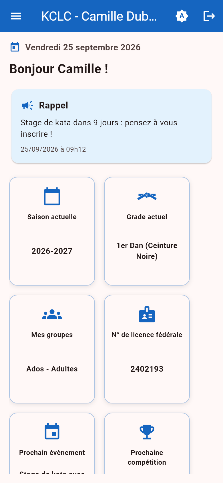 Espace adhérent de Yui sur téléphone : message du club, grade actuel, groupes, numéro de licence, prochain événement et prochaine compétition.
