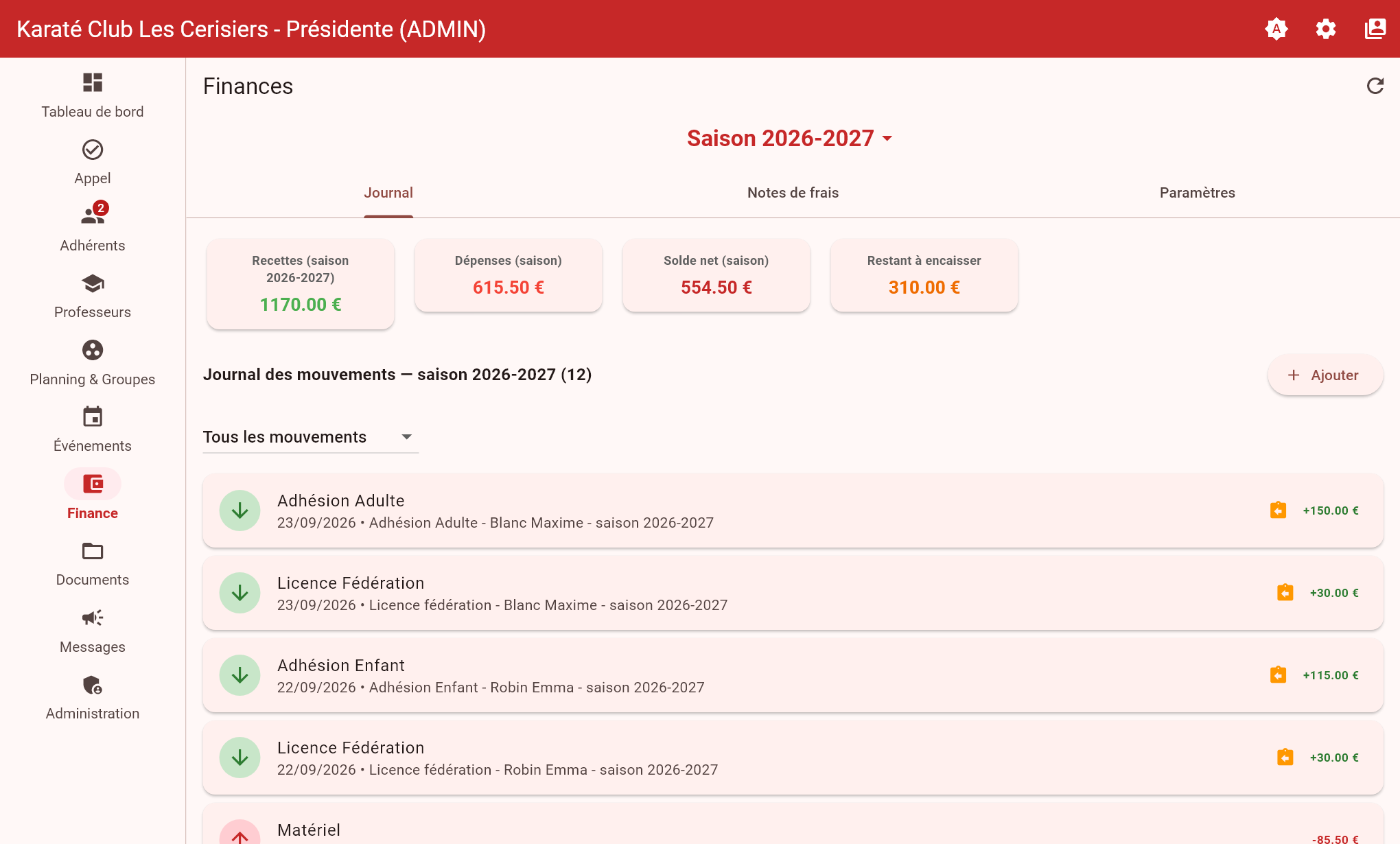 Journal des finances de Yui : recettes, dépenses, solde net de la saison et liste des mouvements.
